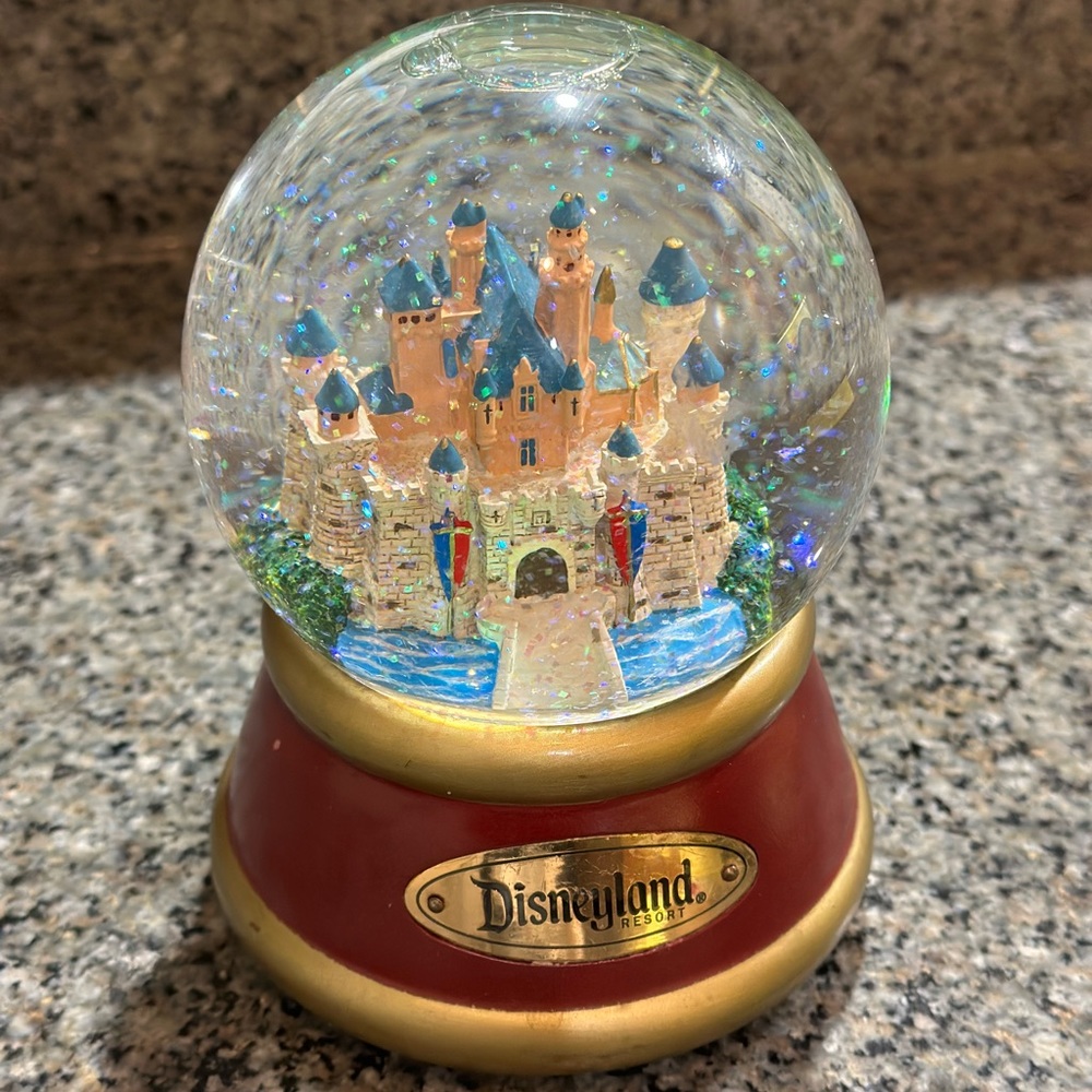 Vintage snow-globe!